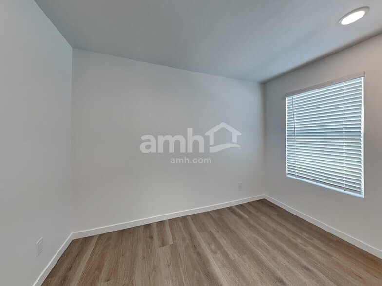 Building Photo - 354 N Addison Way