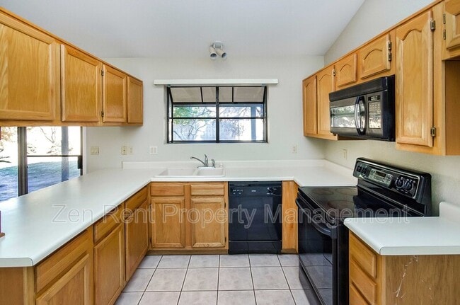 Building Photo - 5802 E Enrose St