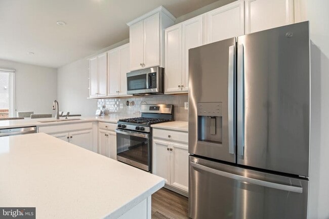 Building Photo - 646 Lakemont Dr