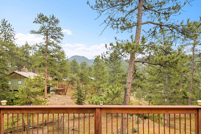 Building Photo - 28384 Kinnikinick Rd