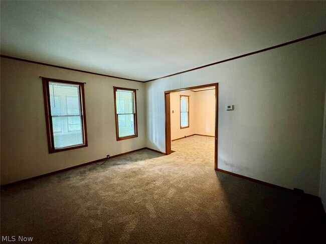 Building Photo - 391 E Voris St