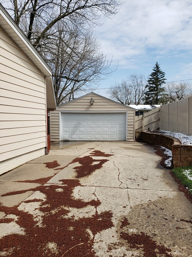 Building Photo - 4811 Candlelight Dr