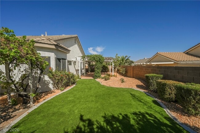 Building Photo - 490 Beaconwood St