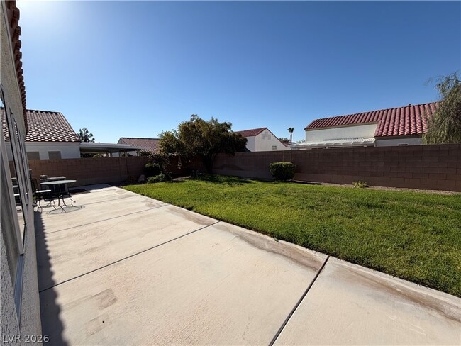 Building Photo - 2139 Meadow Green Ave