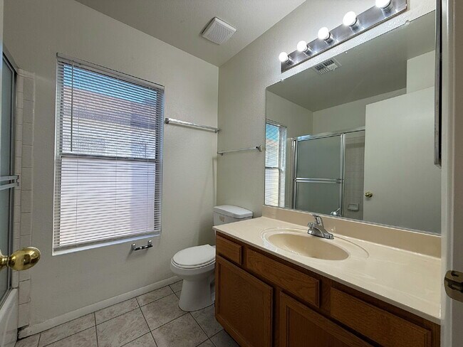 Building Photo - "Charming 3-Bed Oasis with Scenic Views in...