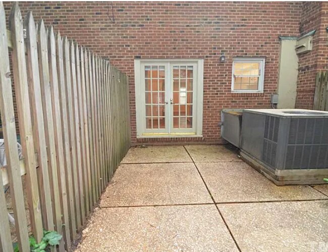 Building Photo - New Listing - Available Now!