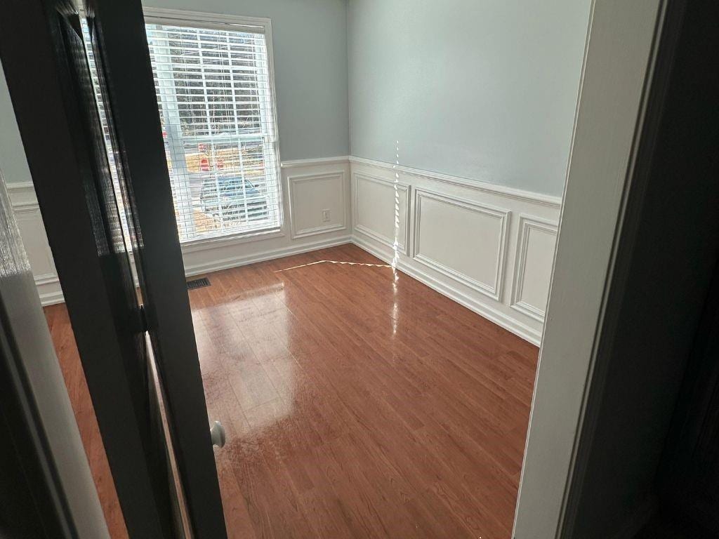 Building Photo - Room in House on Lakeview Rd
