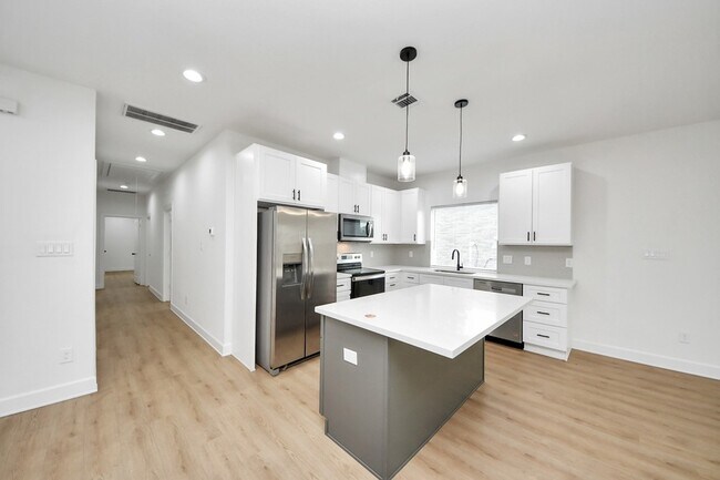 Building Photo - 8316 Corinth St