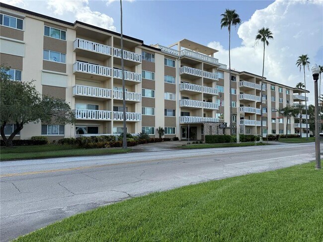 Primary Photo - 1200 N Shore Dr NE