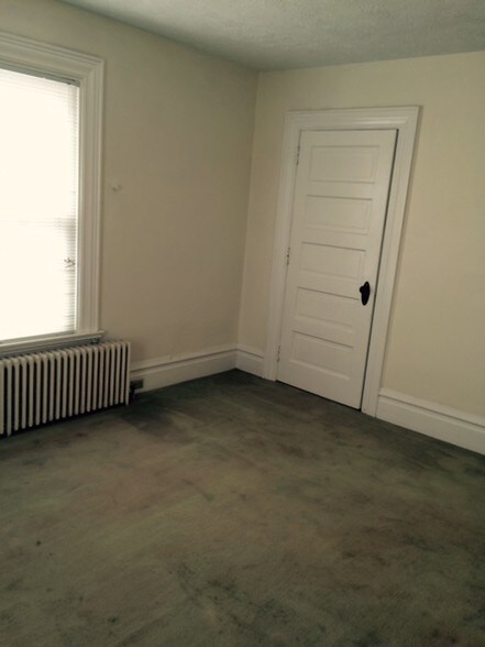 master bedroom - 325 Eicher Ave