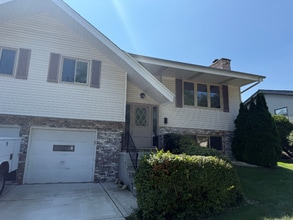 Building Photo - 190 Hingham Ln