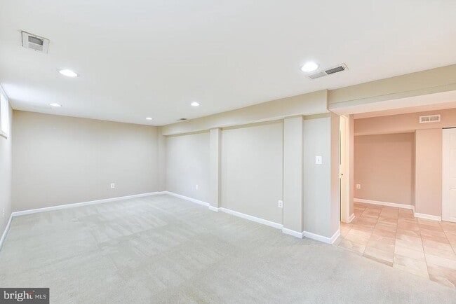 Building Photo - 6429 Maplewood Dr