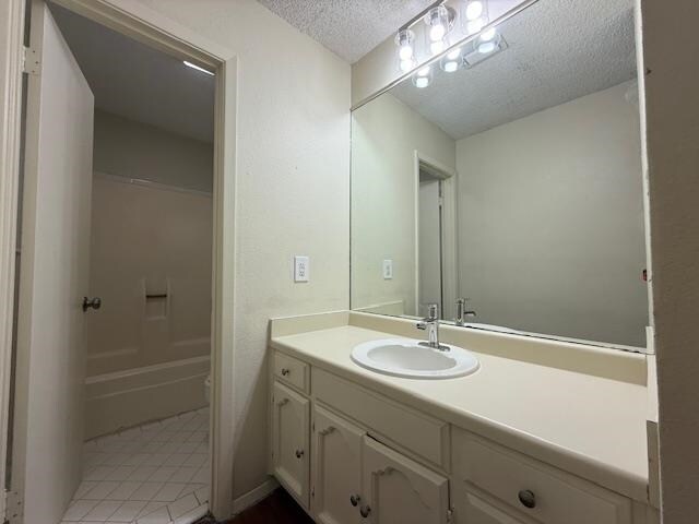 Building Photo - 10 Quadrangle Cir