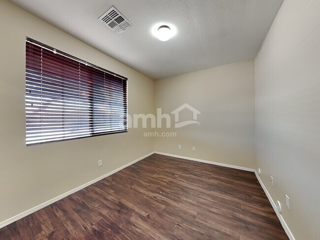 Building Photo - 7307 S 73rd Dr