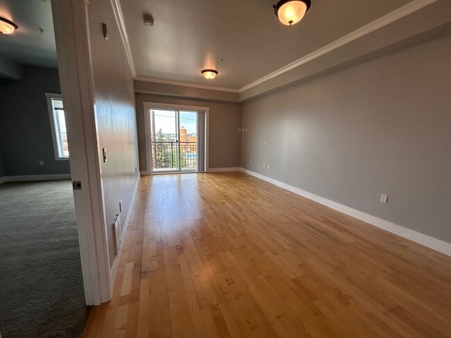 Building Photo - 1 Bed, 1 Bath Condo with Bellingham Bay View and parking garage