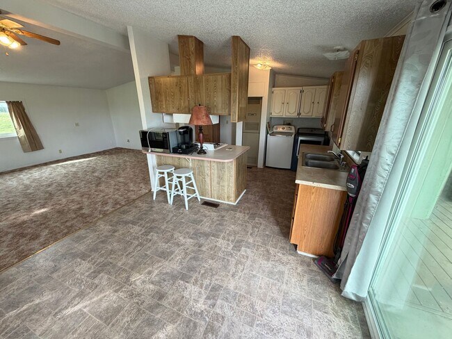 Building Photo - Secluded country home w/ 2-car garage