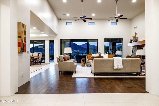 Building Photo - 9894 E Miramonte Dr