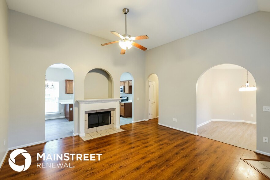 Building Photo - 12879 Woodland Park Cir