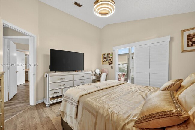 Building Photo - 210 NW Zanzibar Pl