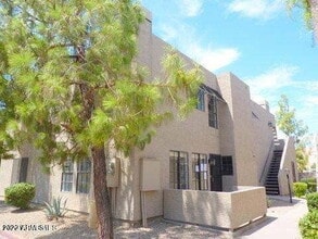 Building Photo - "Chic 2-Bedroom Retreat with 2.5 Baths in Prime Tempe Location – 1,072 Sq Ft of Modern Living!"