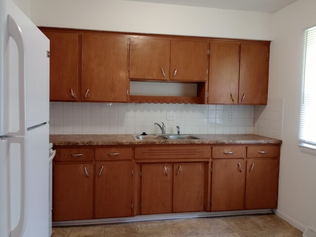 Building Photo - 609 Pennant St