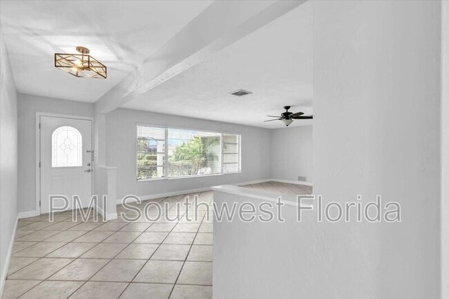 Building Photo - 1405 Cambridge Dr