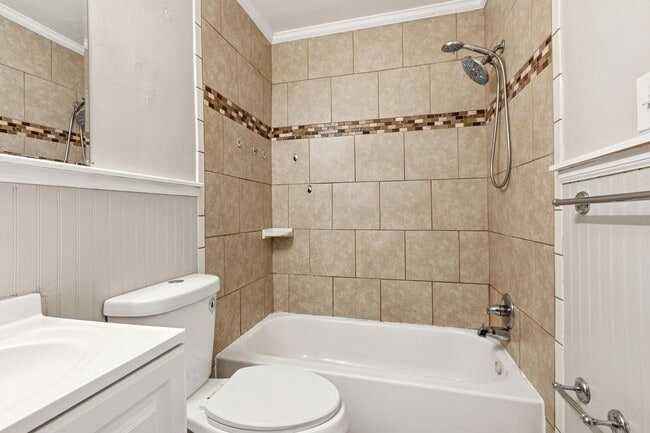 Building Photo - 9466 Phillip Ave