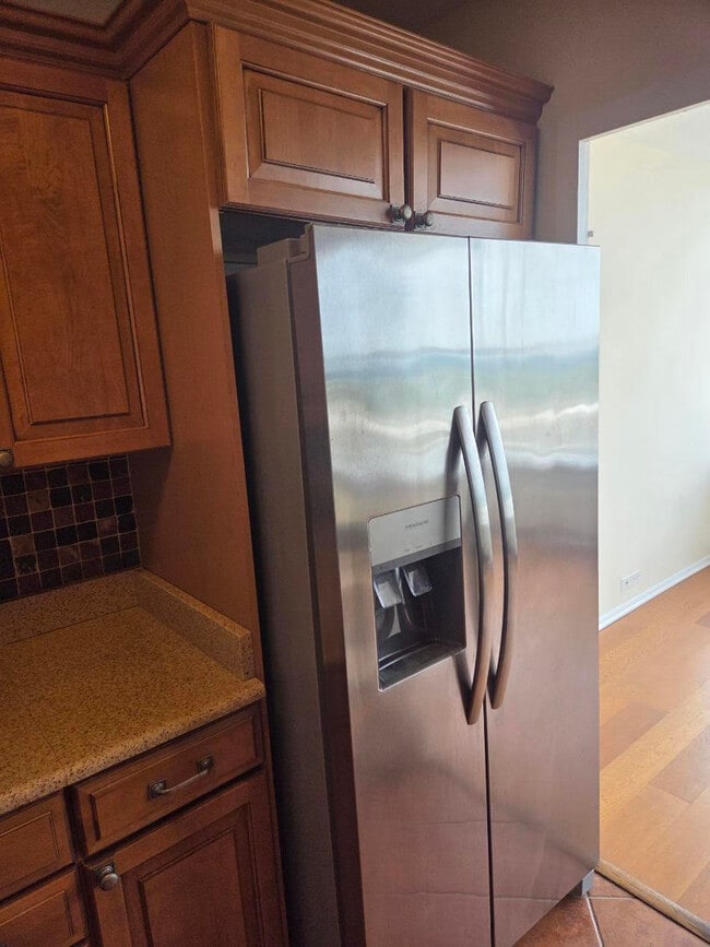 Building Photo - 5757 N Sheridan Rd