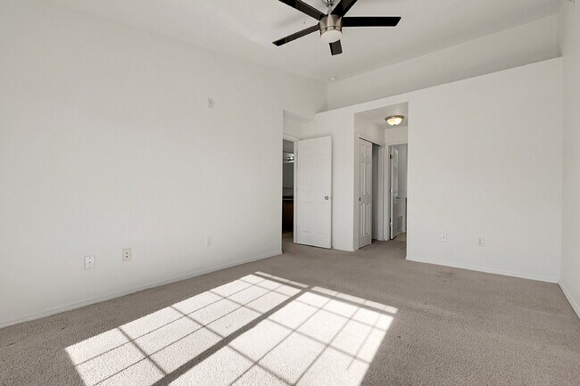 Building Photo - $2,025.00, 2 bed, 2 bath Condo with detach...