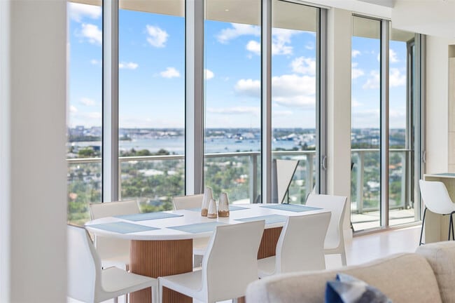 Building Photo - 3100 N Ocean Dr