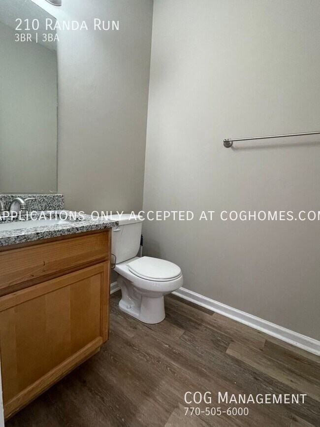 Building Photo - 210 Randa Run