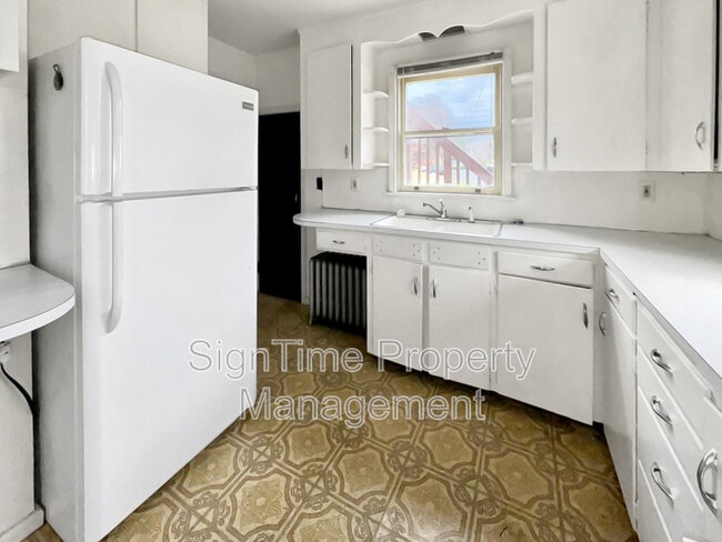 Building Photo - 825-827 Hamilton Boulevard - 827