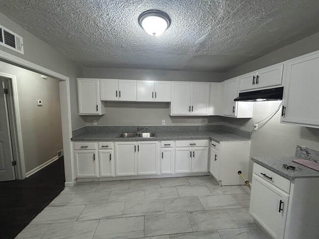 Building Photo - 2926 Mimosa Ave