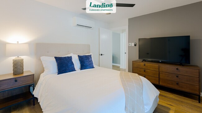 Building Photo - 425 N Rosemont Ave