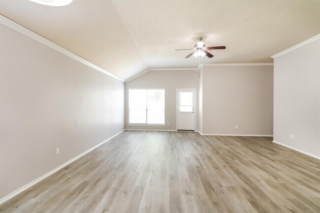 Building Photo - 9422 Camelia Crest Ln