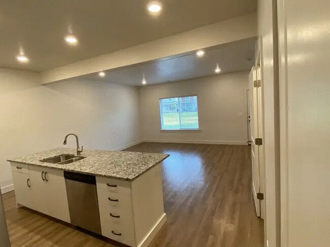 Building Photo - 335 S 1580 E