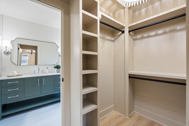 Building Photo - 603 N 5th St