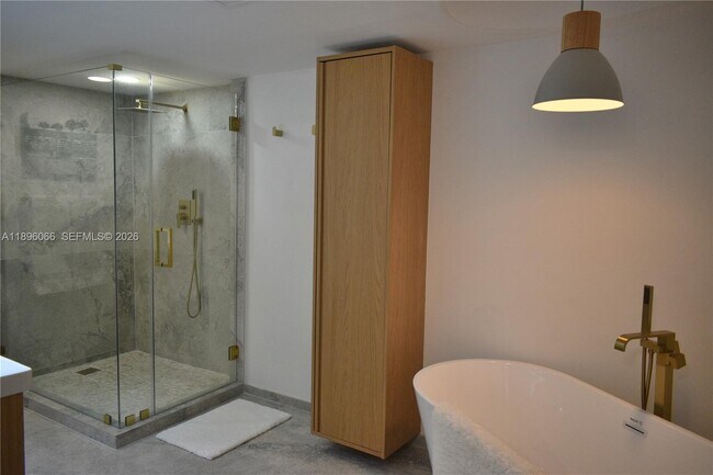 Building Photo - 1865 S Ocean Dr