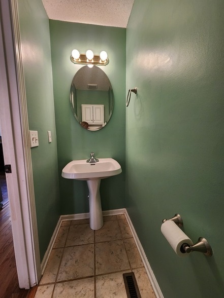 Building Photo - 1680 Barrywood Cir E