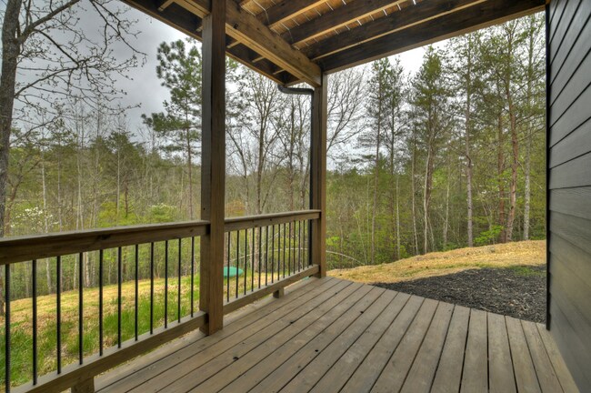 Building Photo - 64 Walnut Dr