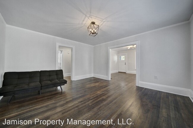 Building Photo - 2 br, 1 bath House - 205 W 6th St