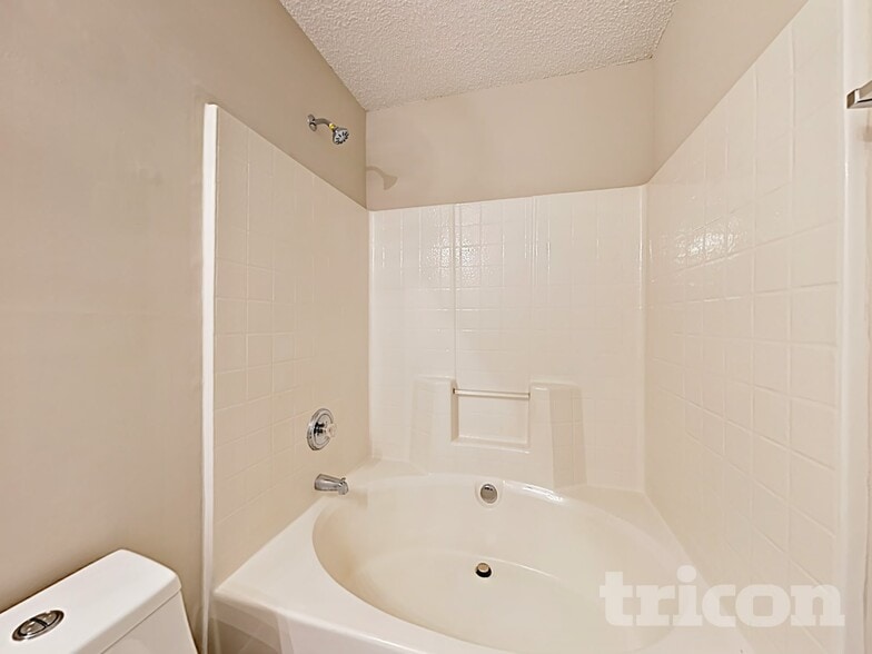 Building Photo - 2656 Captains Watch Rd NE