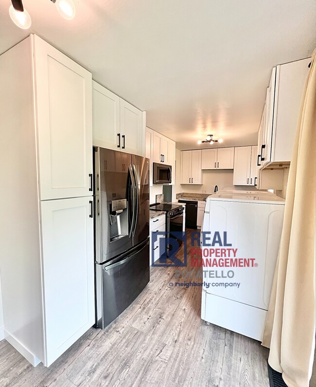 Building Photo - 1921 Monte Vista Dr