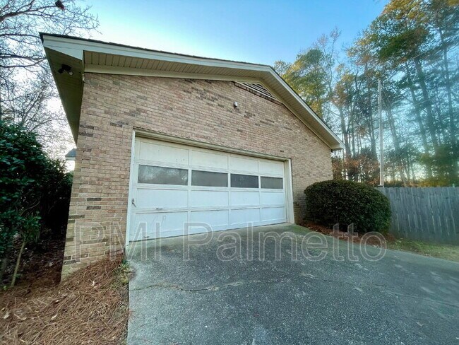 Building Photo - 300 Quincannon Rd