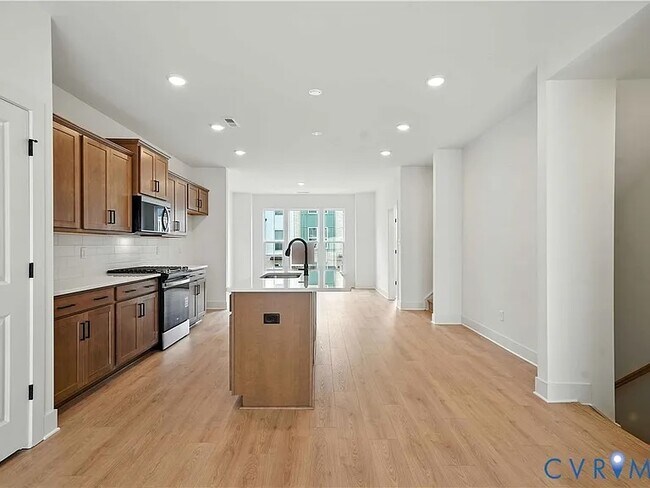 Building Photo - 15315 Sunray Aly