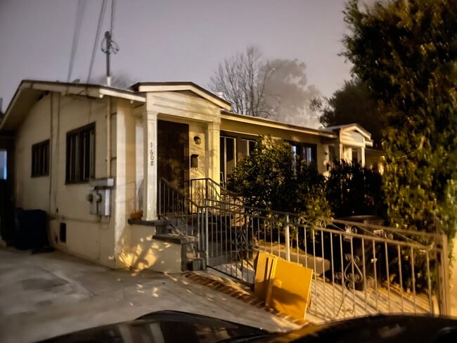 Building Photo - 1608 Avalon St