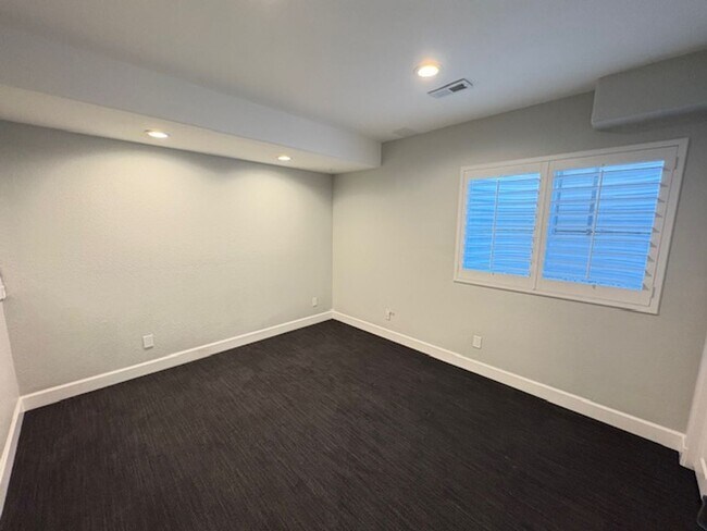 Building Photo - Wow - Lowry Stunner!  4 bed, 3.5 Bath, Fin...