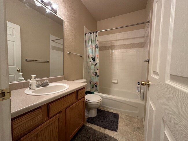 Building Photo - Beautiful home in Villege For Rent, Comfortable Living in a Convenient Central Location