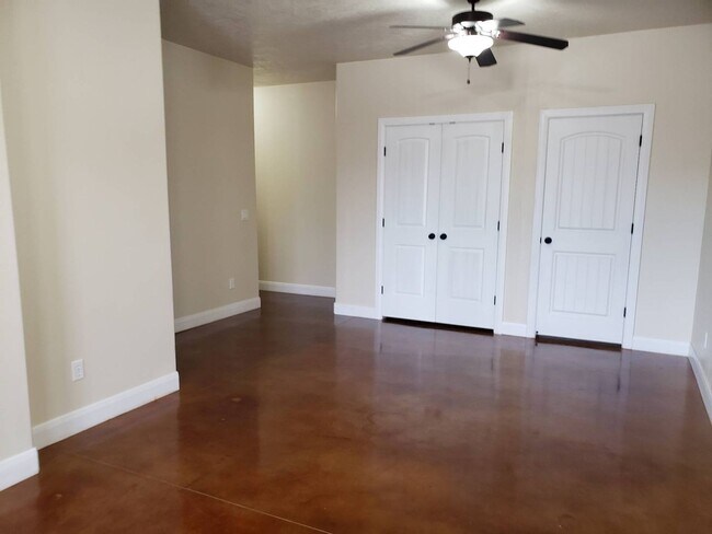Building Photo - 1385 Clinton Way