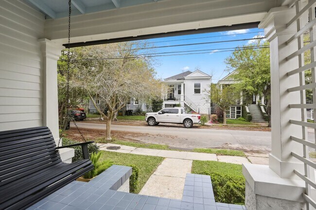 Building Photo - Fabulous Single Fam Uptown Home 3BD/2BA with great yard.